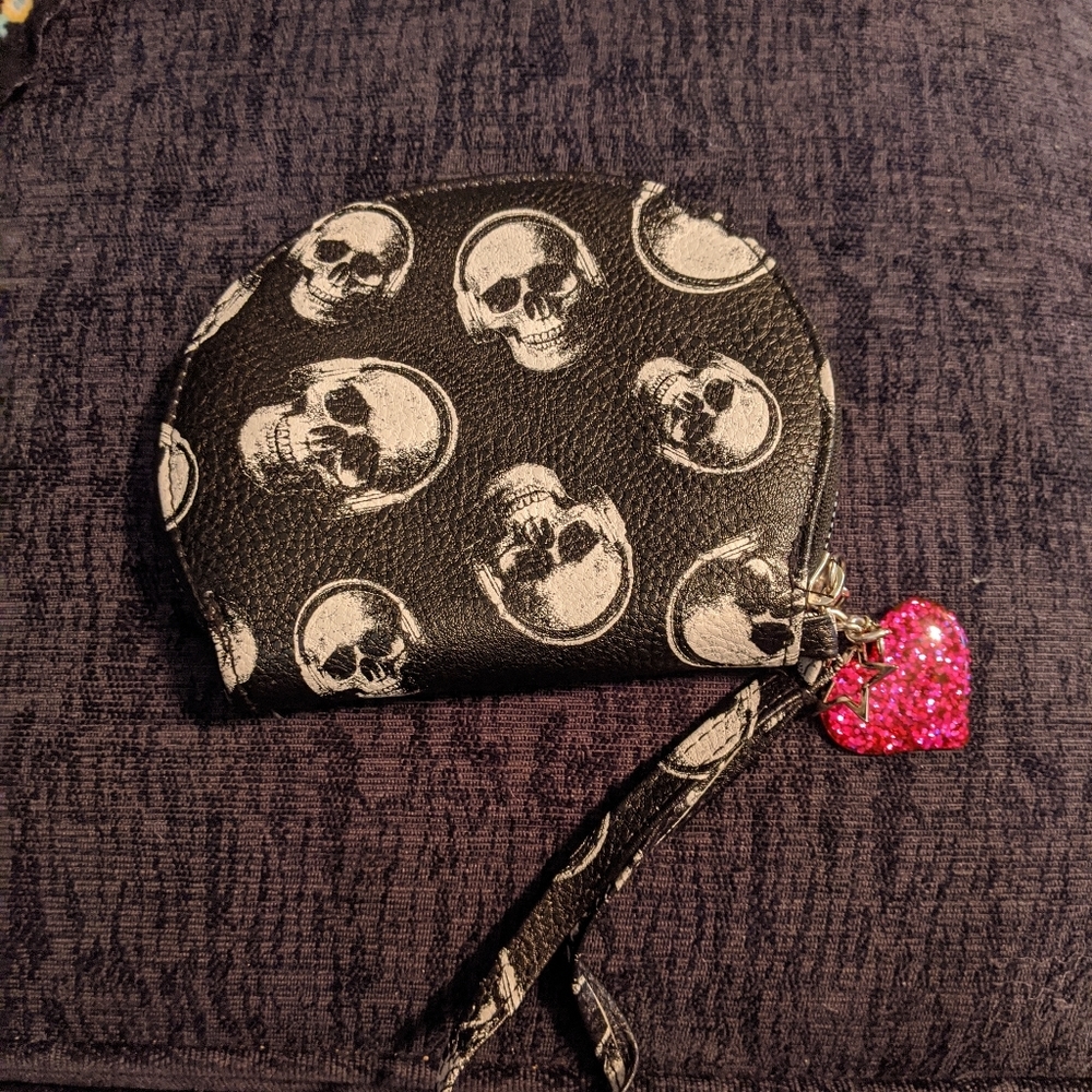 Small skull and headphone Cosmetic bag